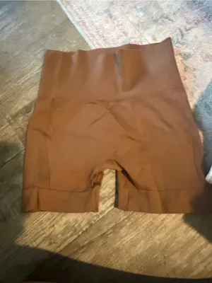 Set active High-Waist Women’s Brown Shorts thumbnail 3
