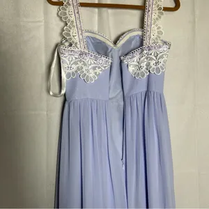 Azazie Light Purple & White Lace‎ Trim Sweetheart Neckline Bridesmaid Midi Dress thumbnail 6