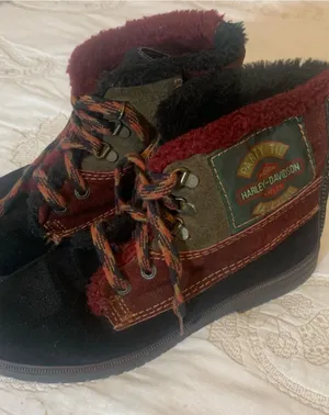 Suede Leather Ankle Boot in Burgundy and Black Shearling Lined Ladies Size 9 thumbnail 1