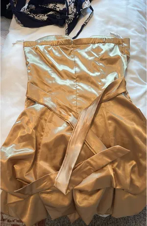 Gold princess dress thumbnail 2