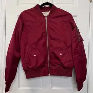 Wilfred‎ Free Aritzia Burgundy Bomber Jacket Size Medium thumbnail 1