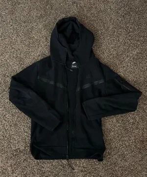 nike tech  thumbnail 1