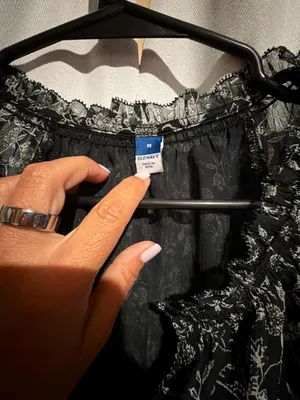 Old Navy Black Floral Chiffon Ruffle Short Sleeve Keyhole Top thumbnail 2