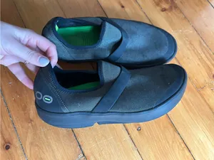 ☀️3/$25 Oofos Oomg Low Gray/Black Comfort Slip On Shoes 8.5 thumbnail 4