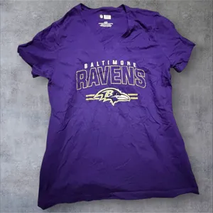 NFL Team Apparel Baltimore Ravens Purple V-Neck Graphic T-Shirt Womens Large thumbnail 1