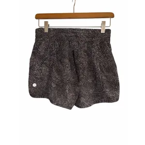 ✨Lululemon Tracker Sz 8 Short V *4"✨ thumbnail 8