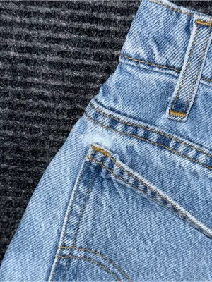 Vintage 90s Levi’s 550 Relaxed Student Fit Denim Shorts Sz 26 (tag 29) Jorts thumbnail 5