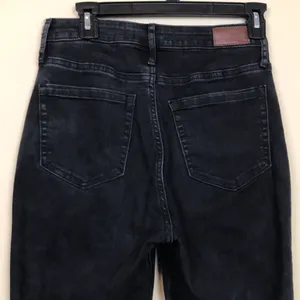 Hollister Women’s Black Denim Ultra High-Rise Mom Jean thumbnail 8