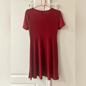 NWT Women’s Red V-Neck Dress Size Medium thumbnail 2