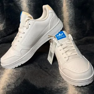 Adidas NY 90 Sneakers White Blue Trefoil Women’s 7 Youth 5.5 NWT thumbnail 4