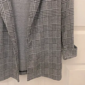 Weareever Open Front Light Weight Houndstooth Blazer thumbnail 3