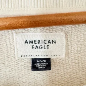 American Eagle Sweatshirt AE Off The Shoulder London 77 England Small Cream thumbnail 9