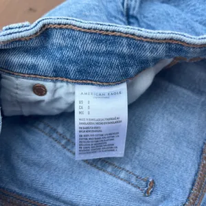 American Eagle Jean Shorts Baggy‎ Mom Short Distressed Cutoff Blue Denim Size 0 thumbnail 4