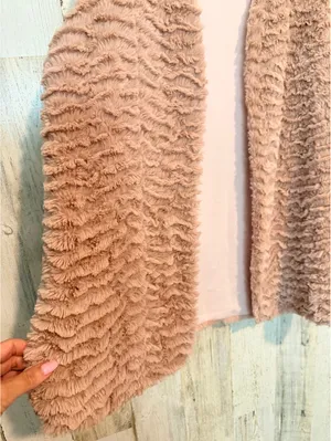 Final Touch Women’s Medium Blush Pink Faux Fur Vest USA thumbnail 3