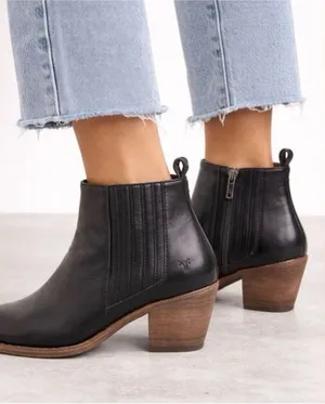 Frye Alton Chelsea Boots Women 6M Black Leather Ankle Boot Block Heel thumbnail 1