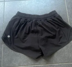 Lululemon Hotty Hot Low-Rise Lined Short 2.5 thumbnail 3