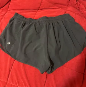 Lululemon Hotty Hot 2.5" Black Shorts thumbnail 2