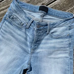 Buckle Light Blue Cropped Ankle Jeans thumbnail 2