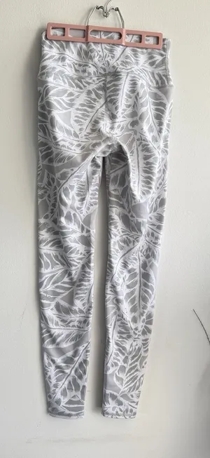 Alo Yoga Women's‎ Palm Springs airbrushed white leggings leaves stripe Sz Small thumbnail 1