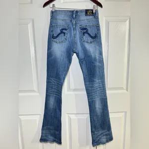 Rock and Republic WOMEN'S KASANDRA BOOTCUT JEAN - Medium Wash - 6 Long thumbnail 2