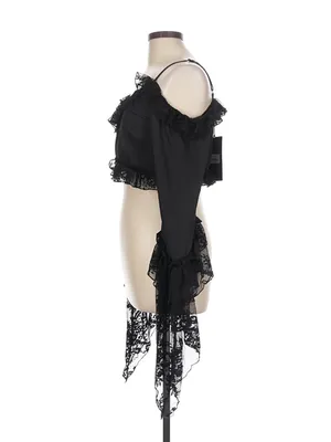 Black Off-Shoulder Lace Crop Top - Women thumbnail 4