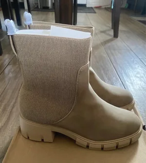 Chelsea Ankle Boot Tan Size 9 thumbnail 1