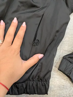 EUC Victoria's Secret Black Cropped Windbreaker Size XS thumbnail 4