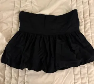 Forever 21 Women’s Black Mini Bubble Skirt thumbnail 1