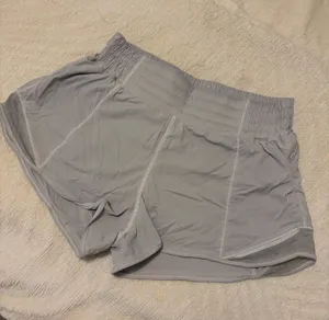 White Lululemon Hotty Hot 2.5" Low-Rise Shorts thumbnail 1