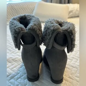 UGG Boots size 7 thumbnail 3