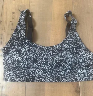 Lululemon estimated size 0 In Alignment Straight Strap Sports Bra thumbnail 1