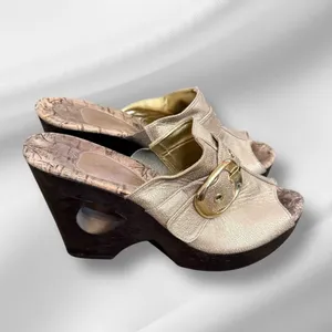 Gold Leather Wooden Heels‎ Size 8 thumbnail 3