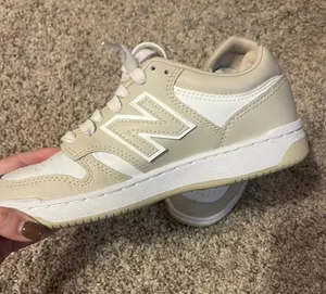 size 4 kids (6 women’s) tan new balance thumbnail 1