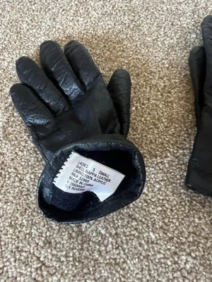 Leather gloves thumbnail 2