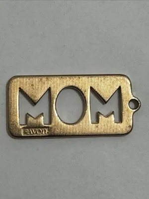Vintage Avon Gold-tone "MOM" Pendant Charm thumbnail 4