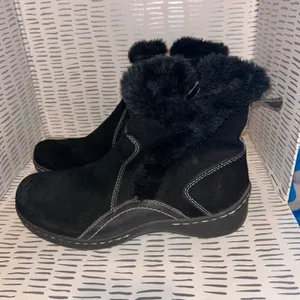 BareTraps Ellea Black Suede Leather Faux Fur Trim Ankle Boots Womens 9.5 M Cabin thumbnail 2