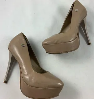 Carmen Steffens 6M beige platform patent heels thumbnail 6