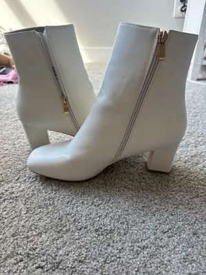 Amazon White Heeled Boots thumbnail 2