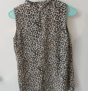 Zac & Rachel V-Neck Animal Print Sleeveless Blouse S Mobwife Dopamine Corporate thumbnail 6