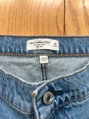 NWT Abercrombie High Rise The Mom Short Curve Love Denim Cutoff Shorts‎ Size 36 thumbnail 5