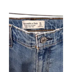 Abercrombie & Fitch Ultra High Rise 90s Slim Straight Jean NWT SIZE 31/12S thumbnail 11