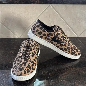 Tretorn Nylite women's Leopard Print Slip-On Sneakers Leopard W8 thumbnail 1