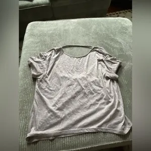 Piece Apparel Open Back Scoop‎ T Shirt Medium thumbnail 4
