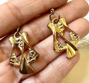 Gold tone drop earrings Gold thumbnail 1