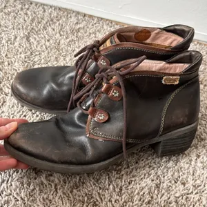 Pikolinos 41 / 10.5 Black Le Mans Leather Ankle Boots with Brown Accents thumbnail 3