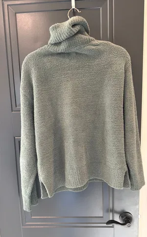 UGG Women’s sweater thumbnail 1