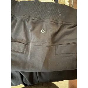 Lululemon Women’s Size 6 True Black Straight Leg‎ Joggers Rear And Side Pockets thumbnail 6