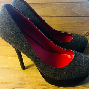 Brash Gray/ black and Red Classic Heels size 11 Excellent condition 4 inch heel thumbnail 4