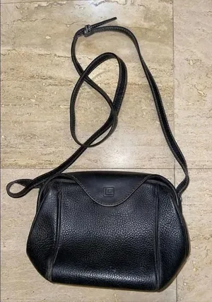 Vtg ‎ Guy Laroche Paris shoulder Crossbody Leather Purse Black 9”x6”x4” thumbnail 1