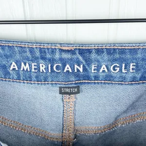 American Eagle Stretch Mom Straight Jean Cool Torn Blue Wash Denim Womens Size 6 thumbnail 6